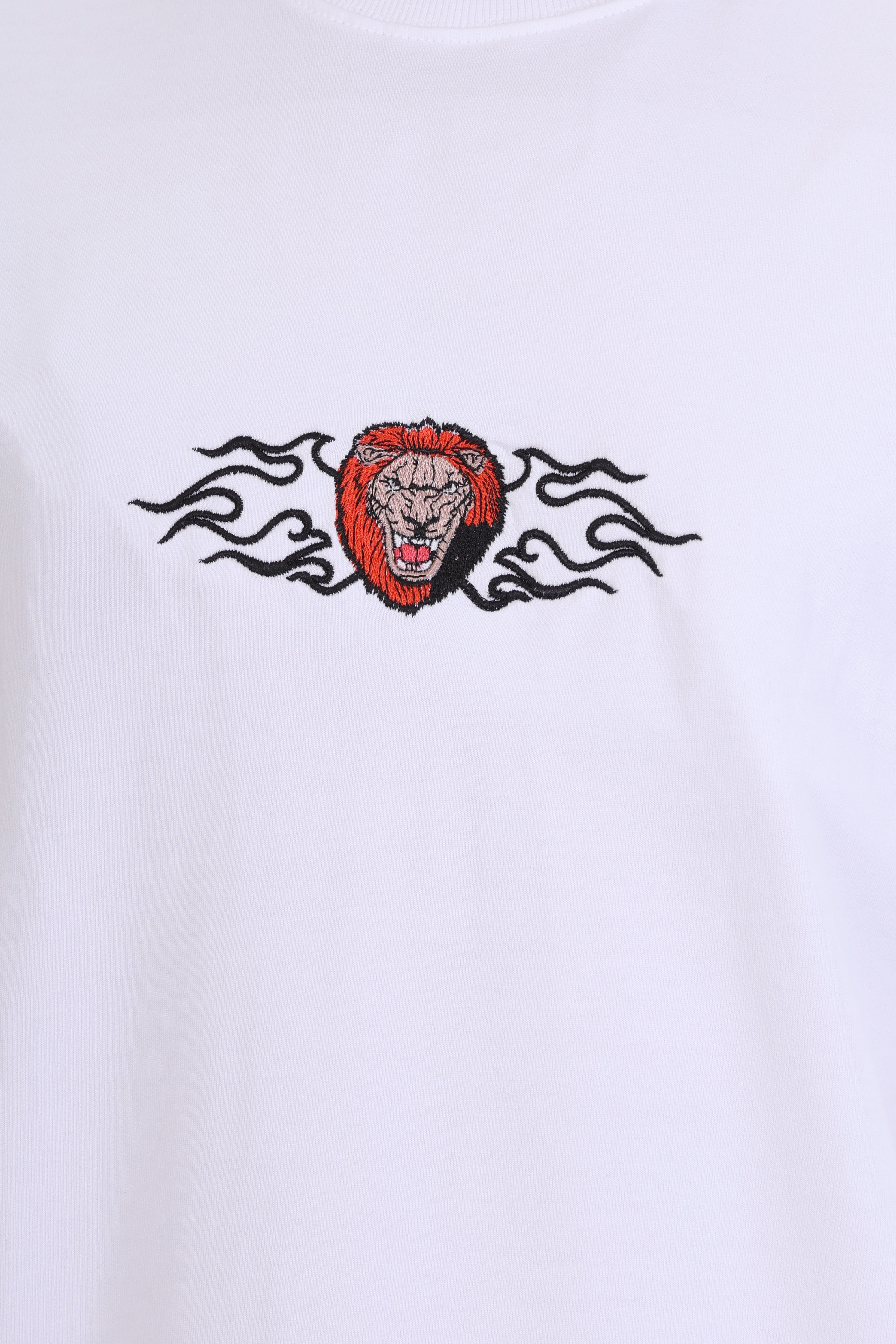 Men’s Oversized White T-Shirt with Lion Embroidery – Pure Cotton | Bold Streetwear India